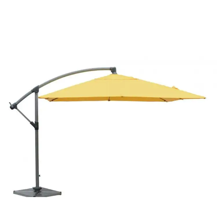 Comment un parasol suspendu en forme de banane améliore votre expérience extérieure