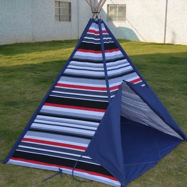Tente pour enfants en toile à rayures et poteaux en bois
